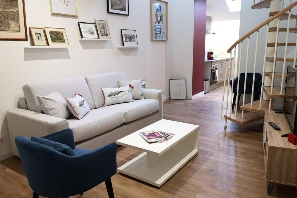 Le Duplex Des Quais Apartment Blois Bagian luar foto