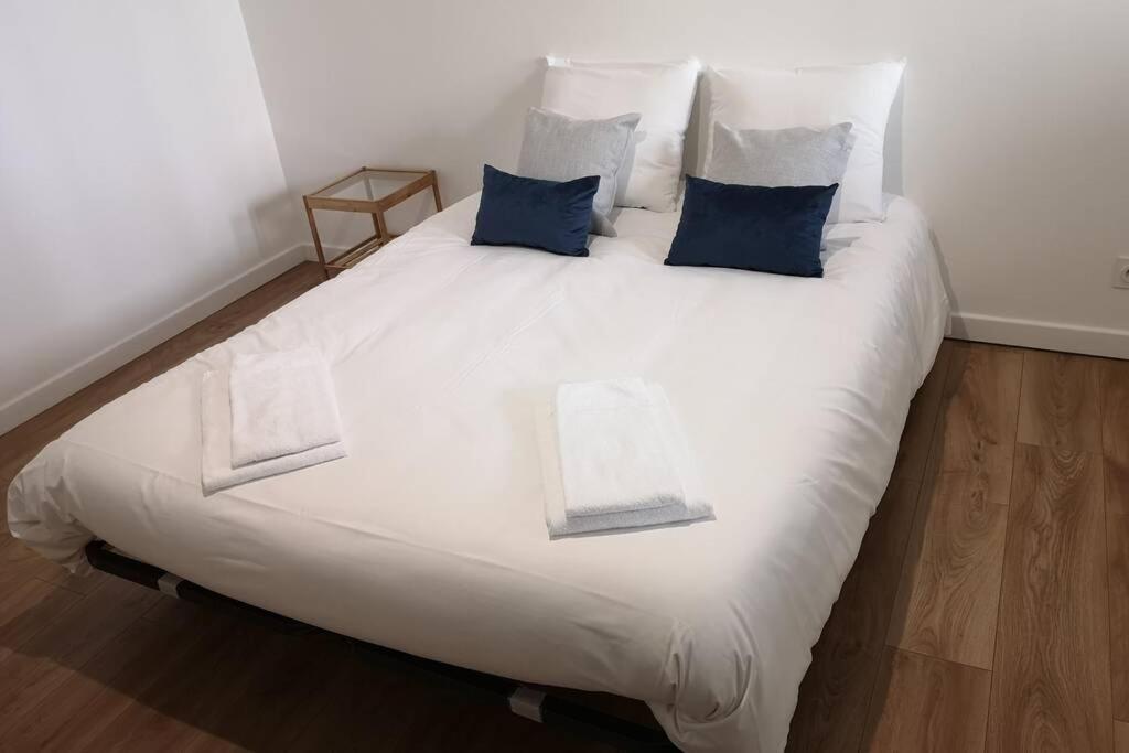 Le Duplex Des Quais Apartment Blois Bagian luar foto
