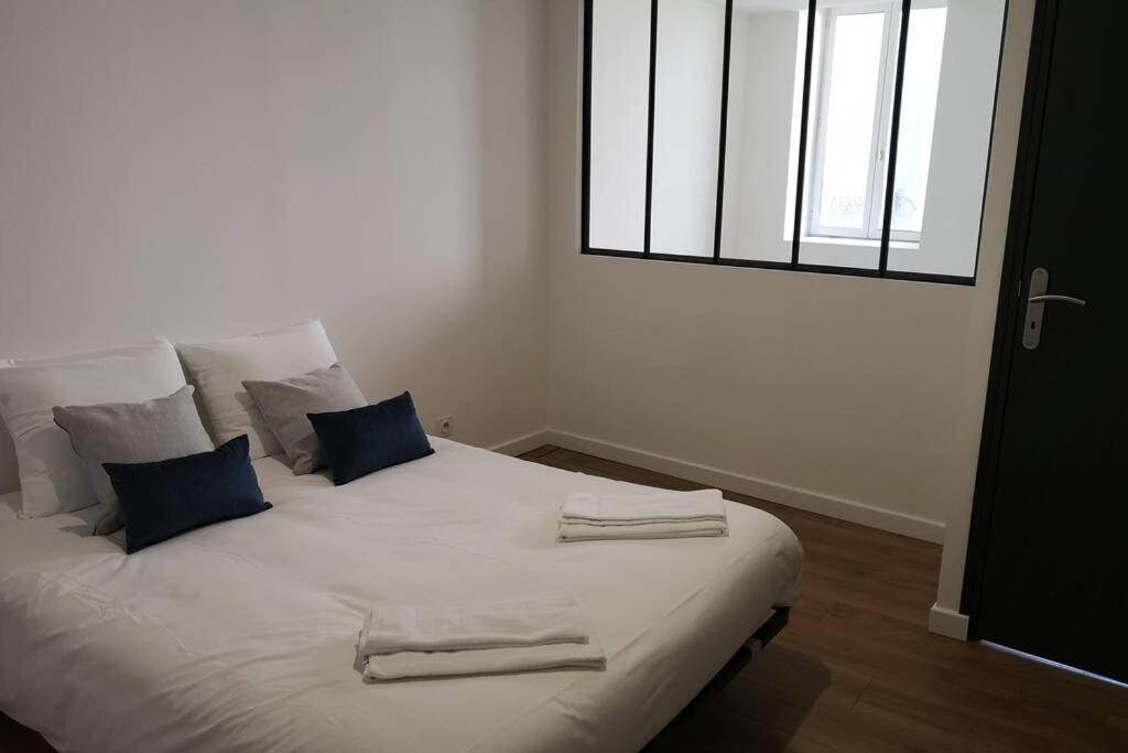 Le Duplex Des Quais Apartment Blois Bagian luar foto