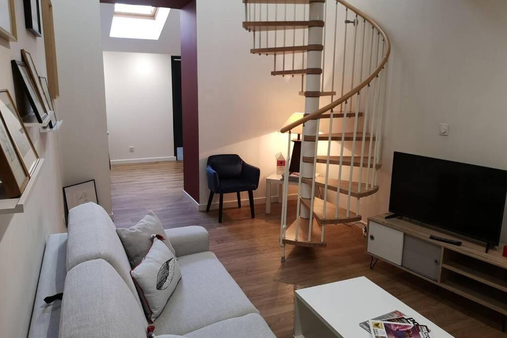 Le Duplex Des Quais Apartment Blois Bagian luar foto